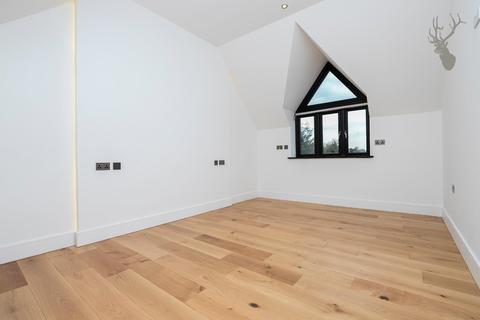 Mulberry Bournebridge Lane, Stapleford Abbotts, Romford, RM4 1LT