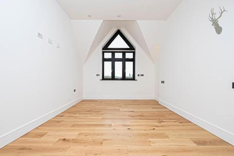 Mulberry Bournebridge Lane, Stapleford Abbotts, Romford, RM4 1LT