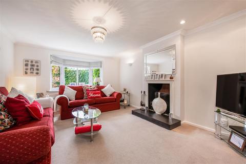 1 Lawson Way, Ascot, SL5 0LN