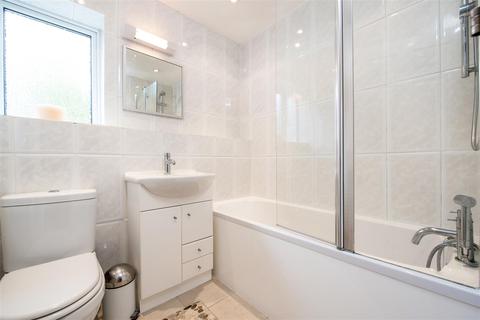 1 Lawson Way, Ascot, SL5 0LN