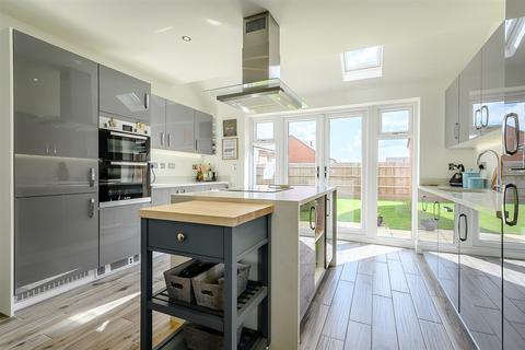 29 Yardley Way, Bishops Tachbrook, Leamington Spa, CV33 9SU