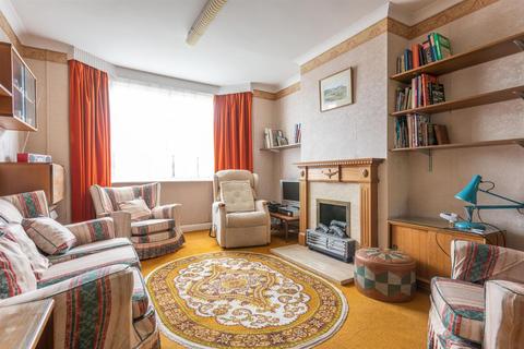 425 Hurst Road, West Molesey, KT8 1QT