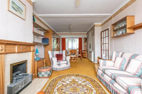 425 Hurst Road, West Molesey, KT8 1QT