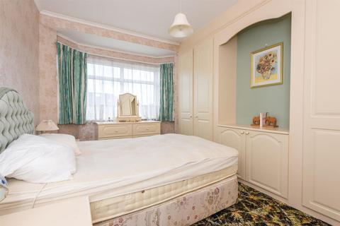 425 Hurst Road, West Molesey, KT8 1QT