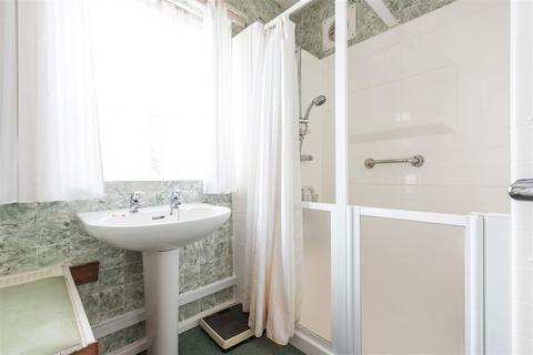425 Hurst Road, West Molesey, KT8 1QT