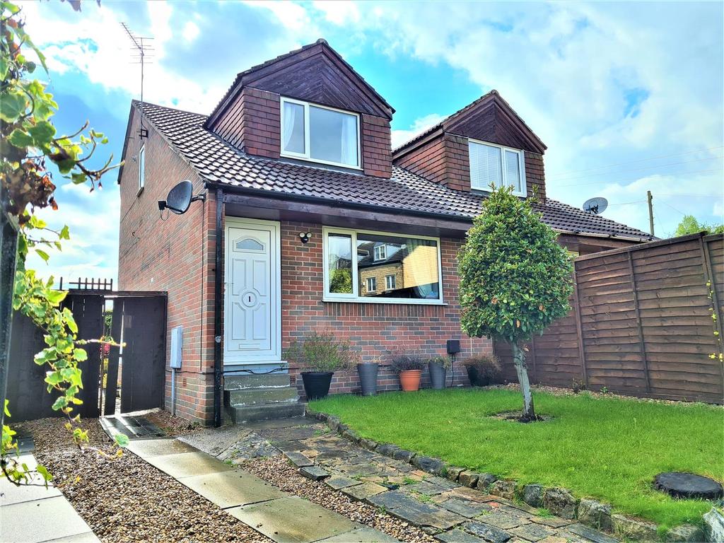 Milton Close, Jump, Barnsley 2 bed semidetached house £120,000