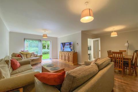 4 Vera Court, Watford, WD19 4PE