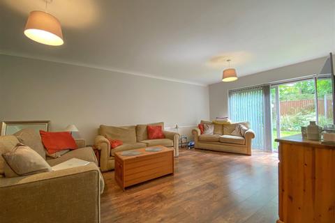 4 Vera Court, Watford, WD19 4PE