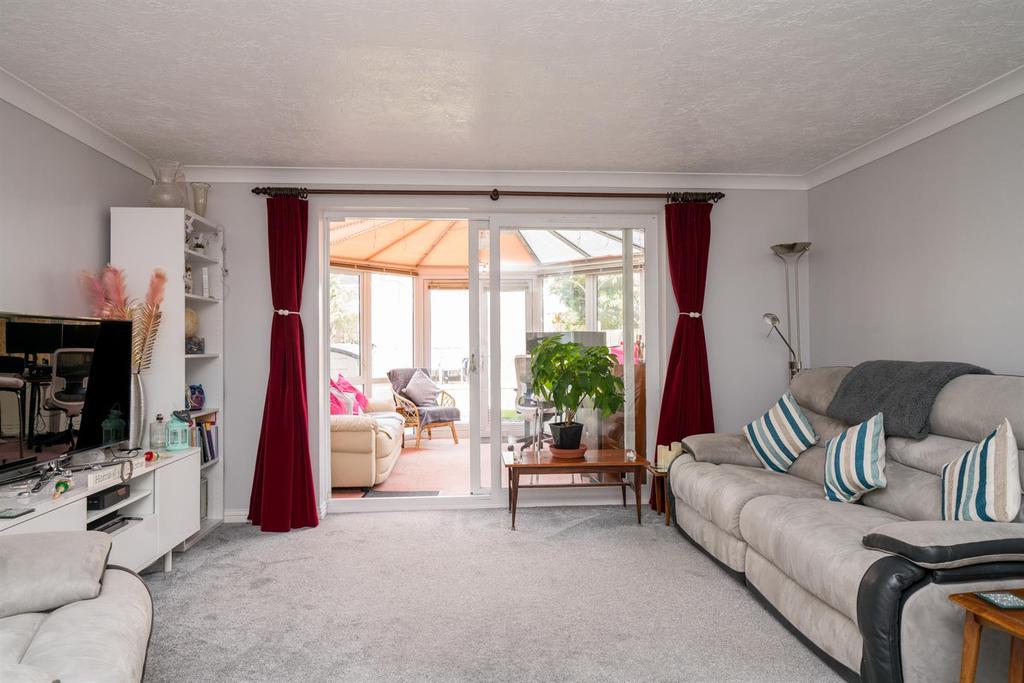 Manor Way, Croxley Green, Rickmansworth 3 bed end of terrace house £