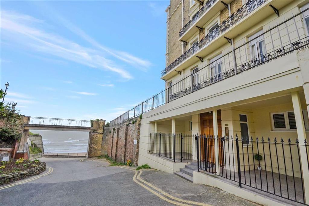 Queens Gardens, Broadstairs, Kent 1 bed flat £299,995