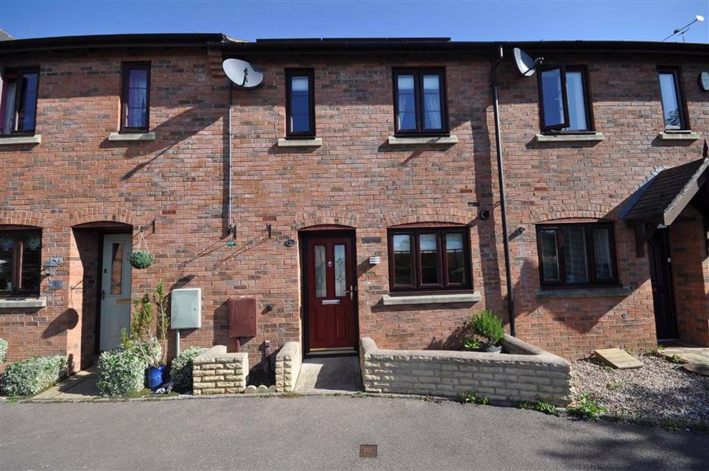 Railway Crescent, ShipstonOnStour 2 bed terraced house £850 pcm (£