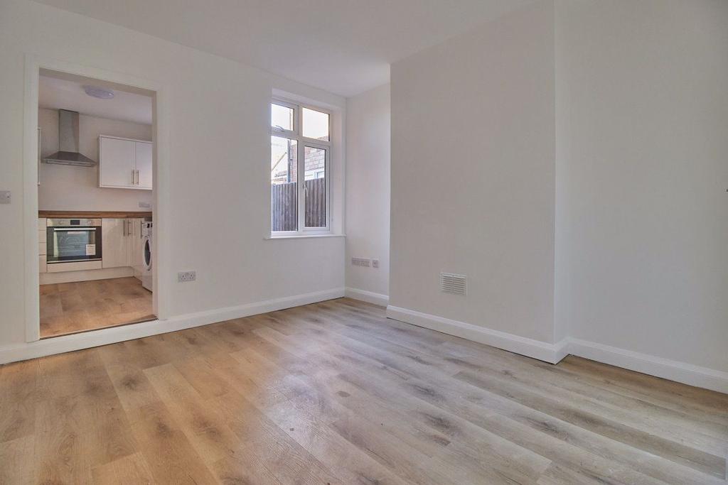 Charles Street, Hinckley 2 bed terraced house £700 pcm (£162 pw)
