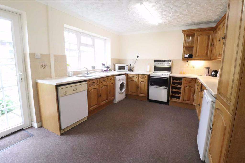 Kenilworth Road, Cubbington, Leamington Spa, CV32 3 bed detached house