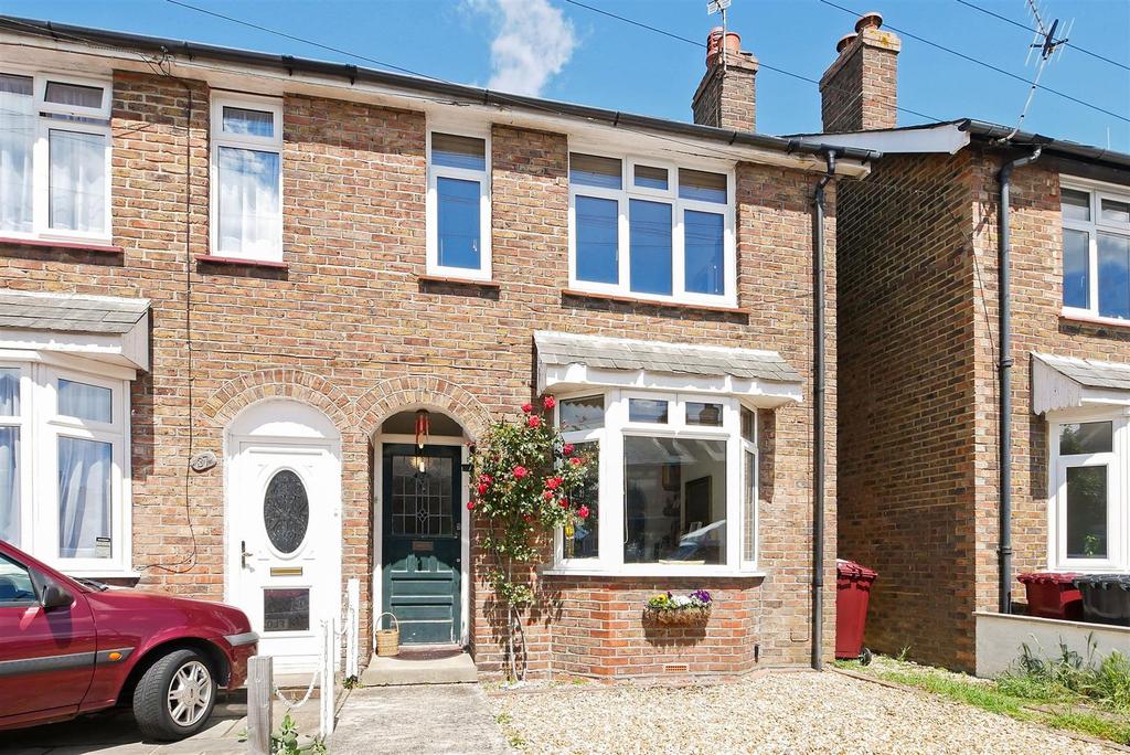 Cambrai Avenue, Chichester 2 bed end of terrace house £360,000