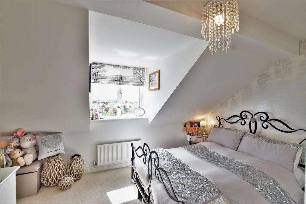 Bedroom 2 (Front Facing)
