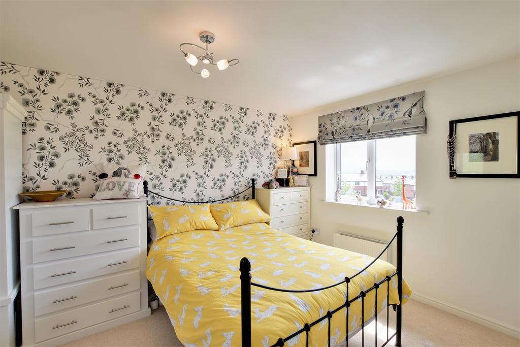 Bedroom 1 (Front Facing)