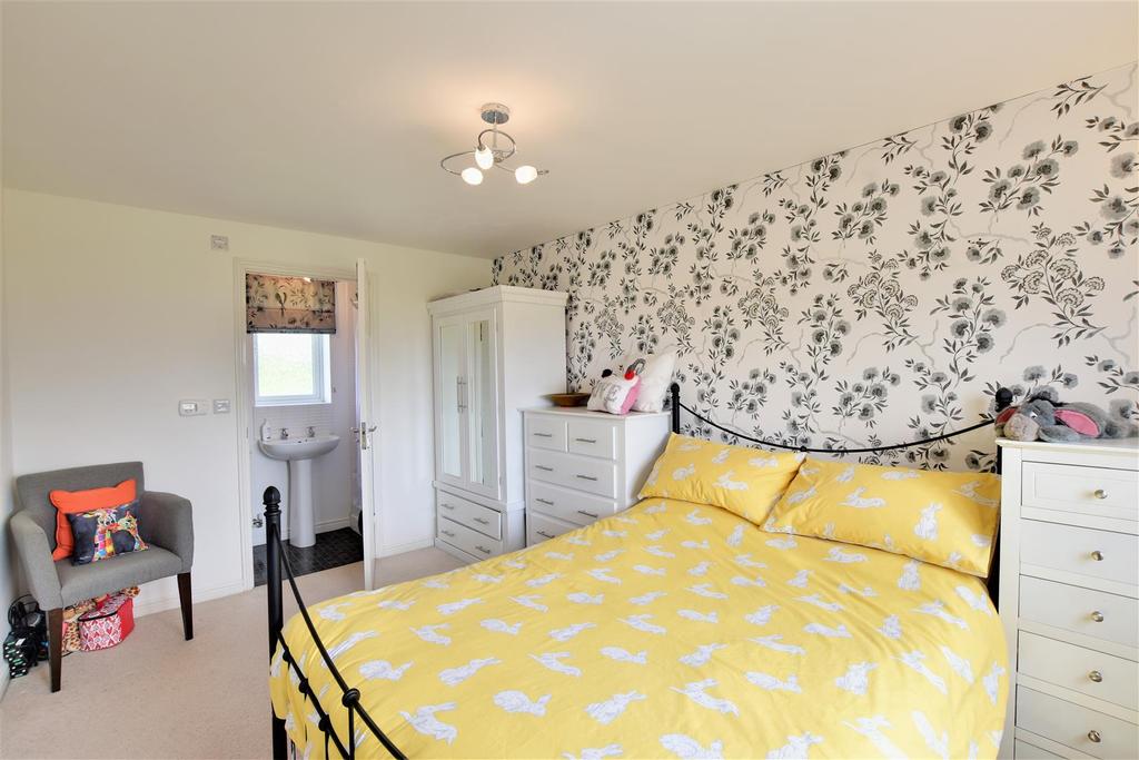 Bedroom 1 (Front Facing)