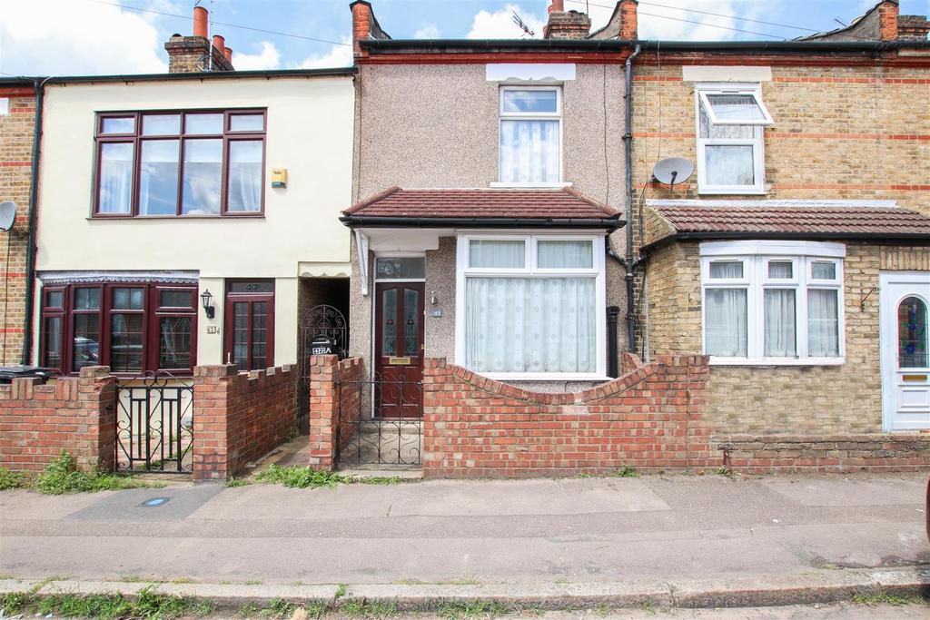 Rounton Road, Waltham Abbey 3 bed house £1,400 pcm (£323 pw)