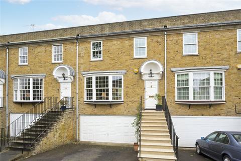 13 Hogarth Way, Hampton, TW12 2EL