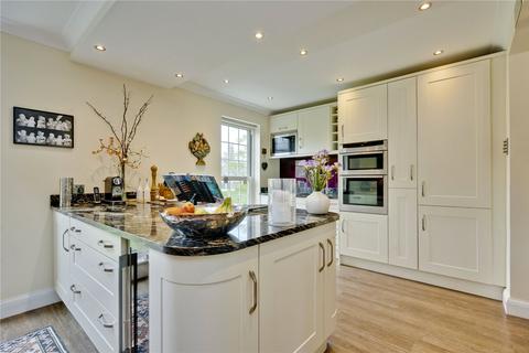 13 Hogarth Way, Hampton, TW12 2EL