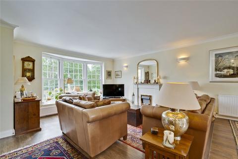 13 Hogarth Way, Hampton, TW12 2EL