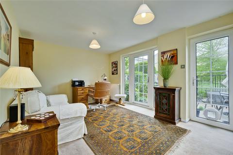 13 Hogarth Way, Hampton, TW12 2EL
