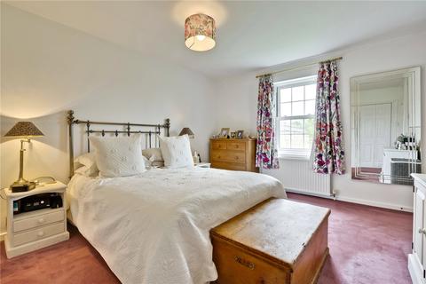 13 Hogarth Way, Hampton, TW12 2EL