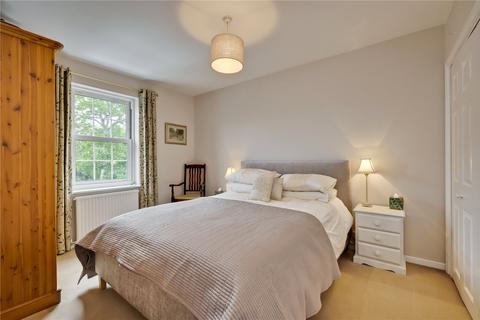 13 Hogarth Way, Hampton, TW12 2EL