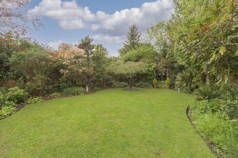 7 Elm Grove, Epsom, KT18 7LZ
