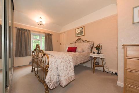 7 Elm Grove, Epsom, KT18 7LZ
