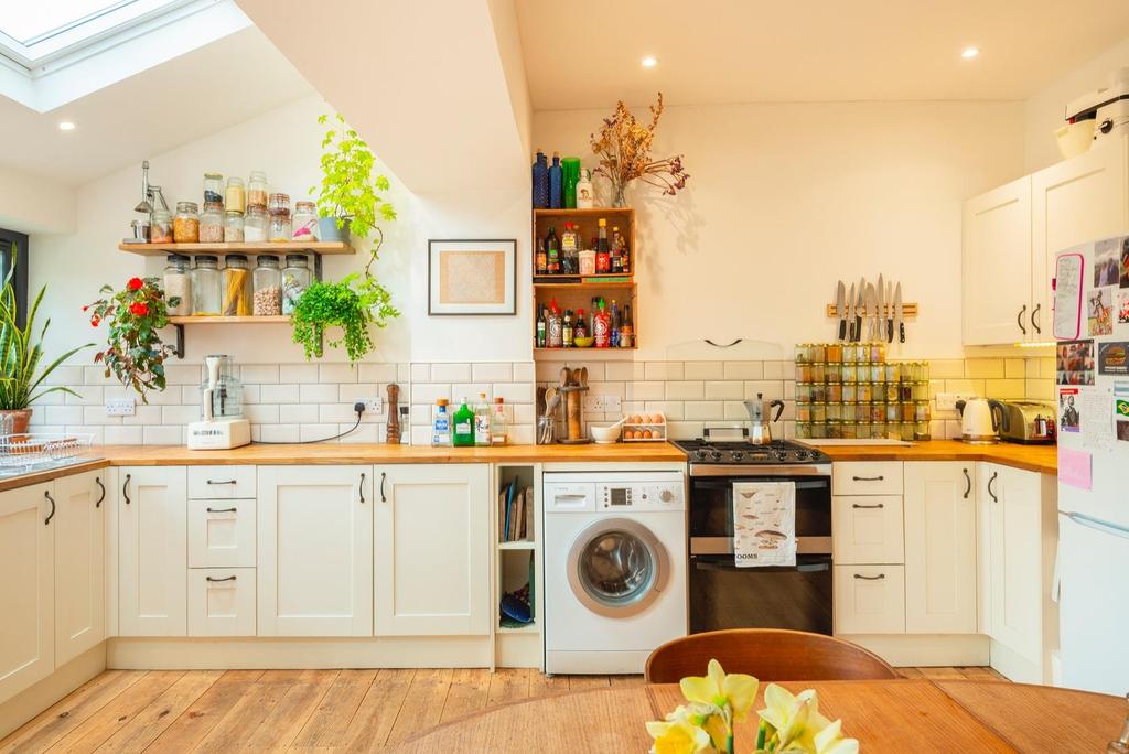 TEERTSGGOM54 - Kitchen F.jpg