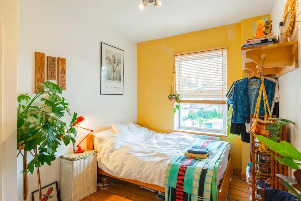 TEERTSGGOM54 - Bedroom H.jpg