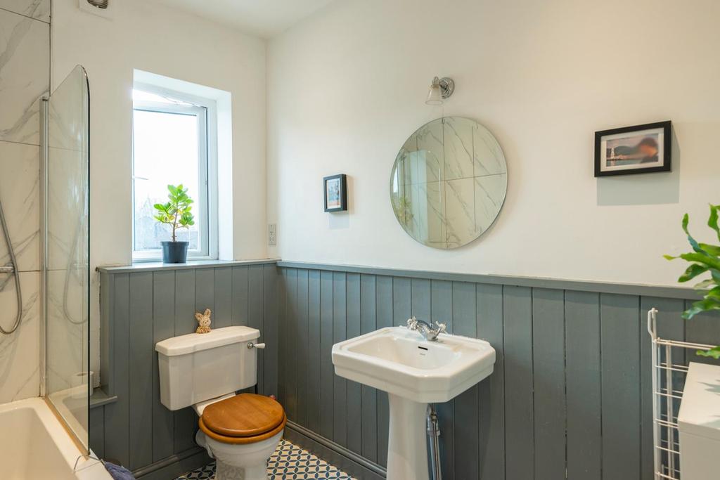 TEERTSGGOM54 - Bathroom C.jpg