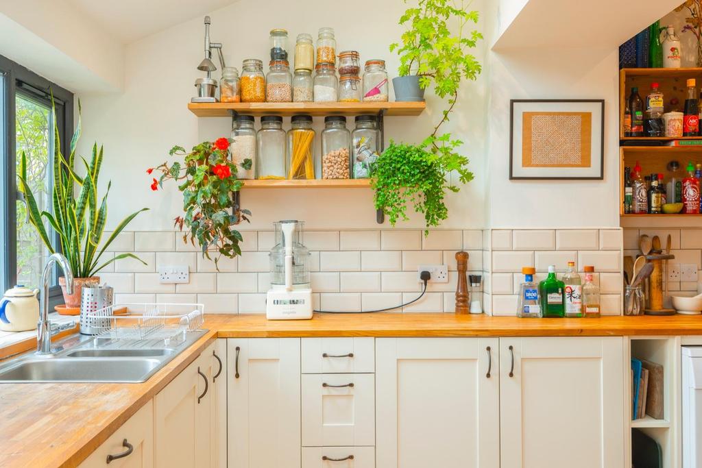 TEERTSGGOM54 - Kitchen E.jpg