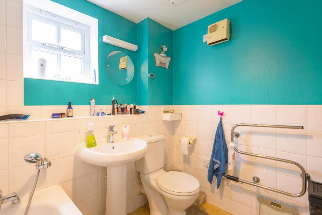 NOTPER110 - Bathroom A.jpg