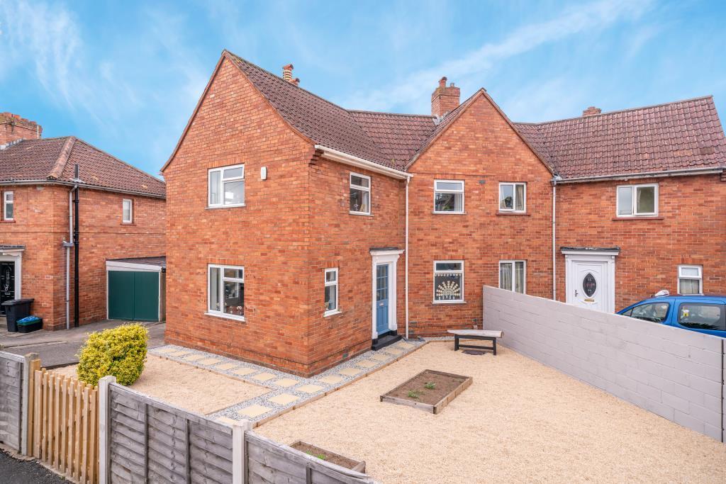 Wedmore Vale, Victoria Park 3 bed semidetached house £350,000