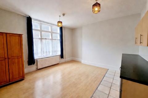 Studio to rent, Hornsey Lane, Highgate, N6