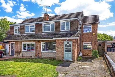 9 Chestnut Close, Ripley, Woking, GU23 6LJ