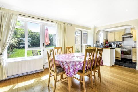 9 Chestnut Close, Ripley, Woking, GU23 6LJ