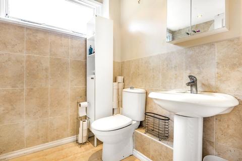 9 Chestnut Close, Ripley, Woking, GU23 6LJ