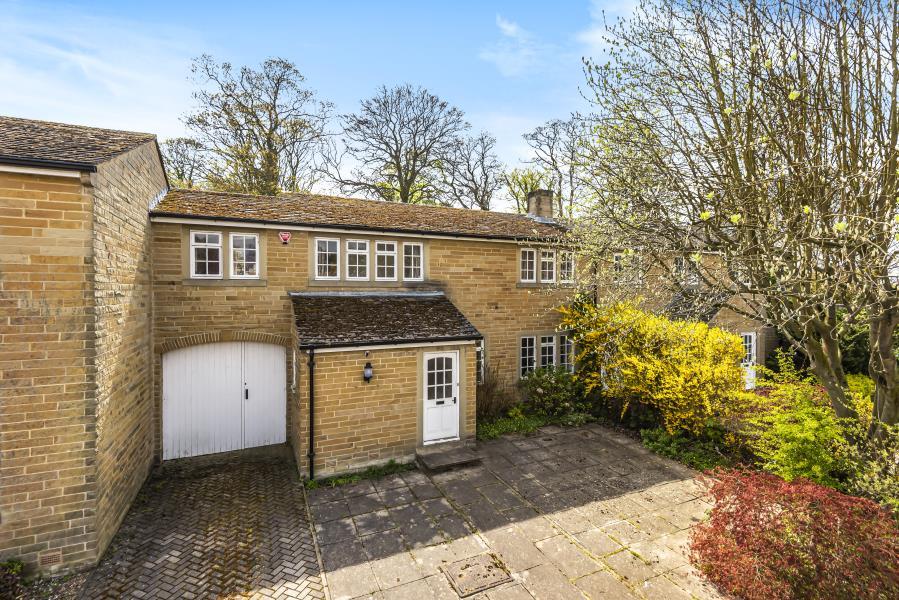 Harewood Mews, Harewood, Leeds, LS17 9LY 3 bed terraced house £425,000