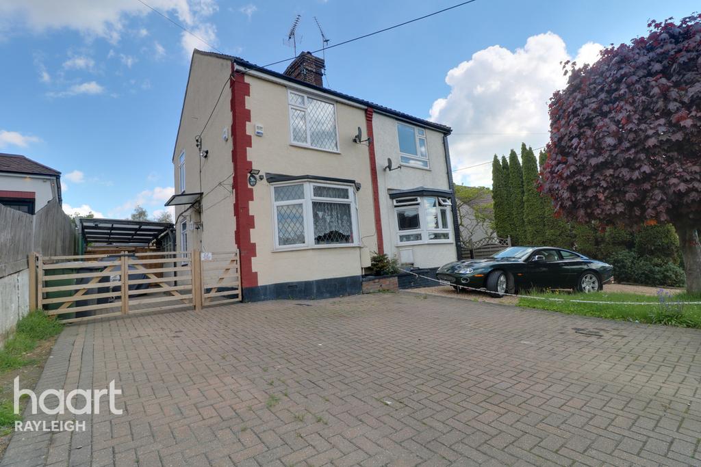 Daws Heath Road, Rayleigh 2 bed semidetached house £325,000