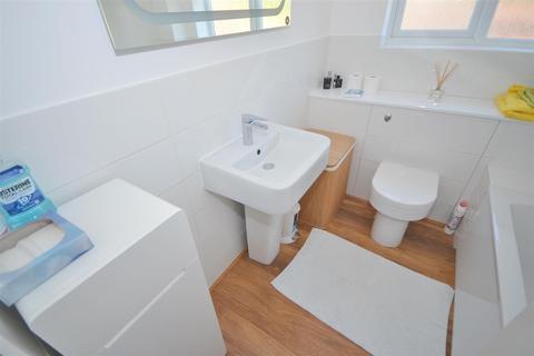 9 Mead Path, Chelmsford, CM2 9XL