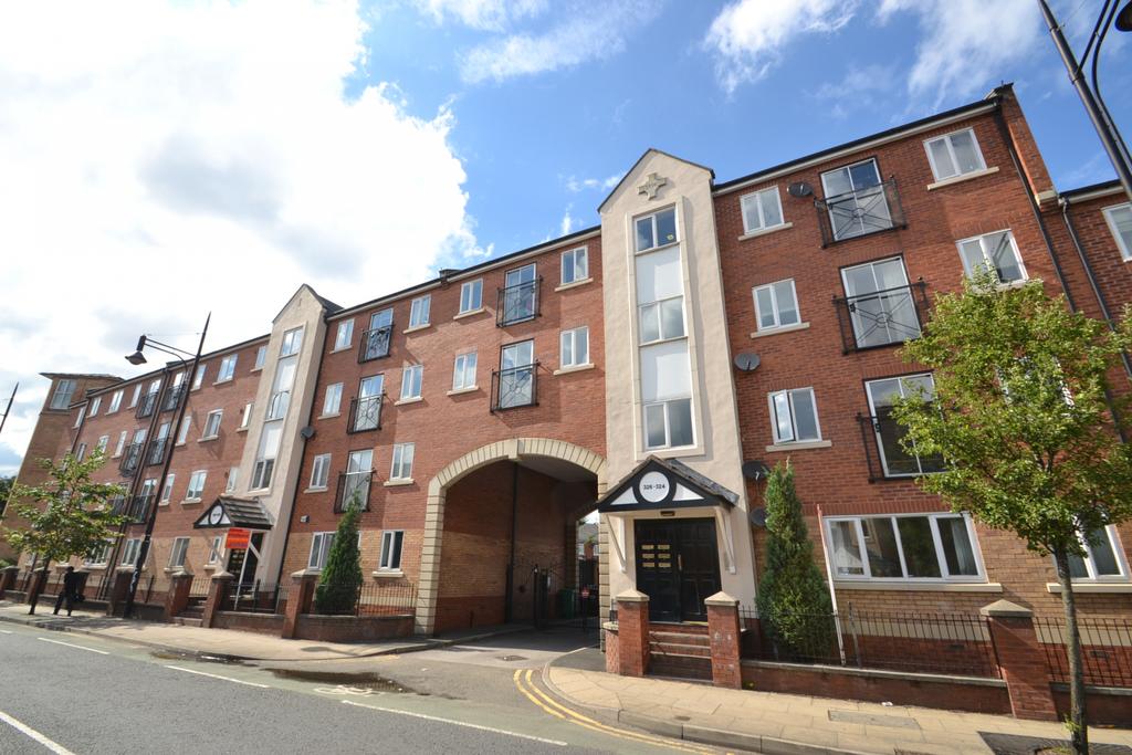 Stretford Rd, Hulme, Manchester. M15 5FQ 2 bed apartment £800 pcm (£