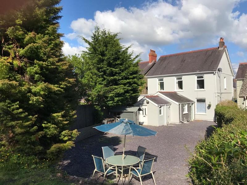 Blaenau Road, Llandybie, Ammanford, Carmarthenshire. 4 bed detached