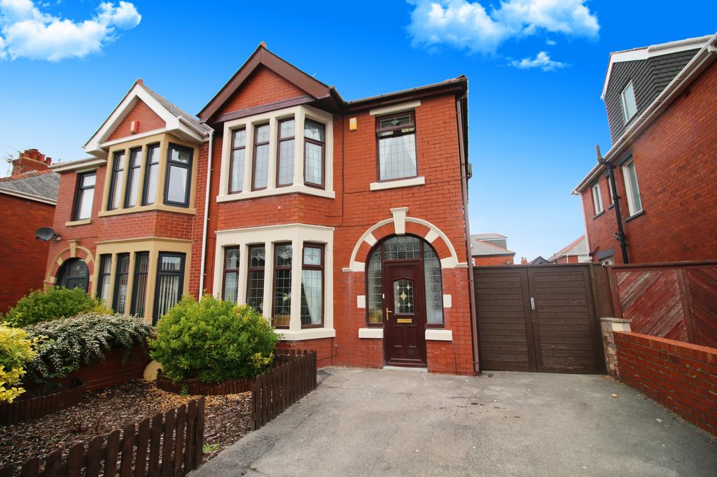 St. Martins Road, Blackpool, FY4 3 bed semidetached house £189,950