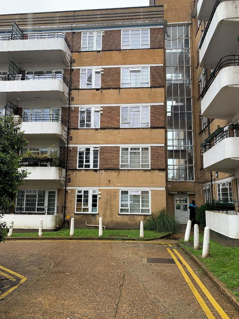 Dumbarton Court, Brixton Hill, SW2 5LP 1 bed apartment for sale £350,000