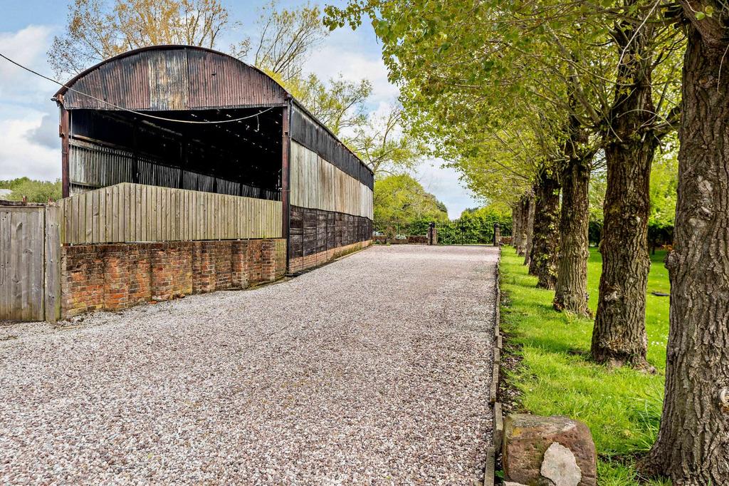 Dutch Barn and Drive