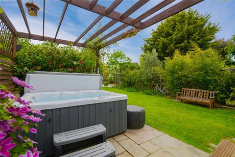 12 Erncroft Way, Twickenham, TW1 1DA
