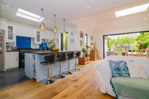 12 Erncroft Way, Twickenham, TW1 1DA